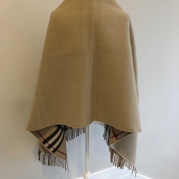 BURBERRY CAPE/ LARGE STOLE - Picture 11 of 16